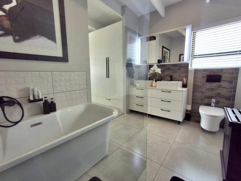 4 Bedroom Property for Sale in Da Gama Bay Western Cape